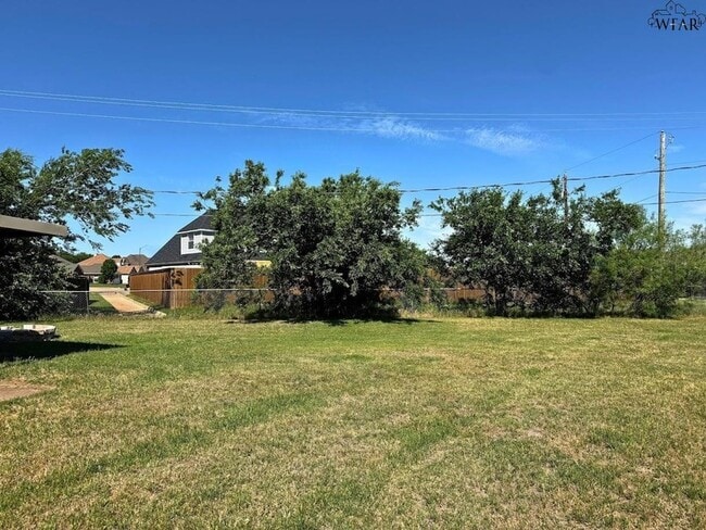 Building Photo - 2316 Perrin Dr