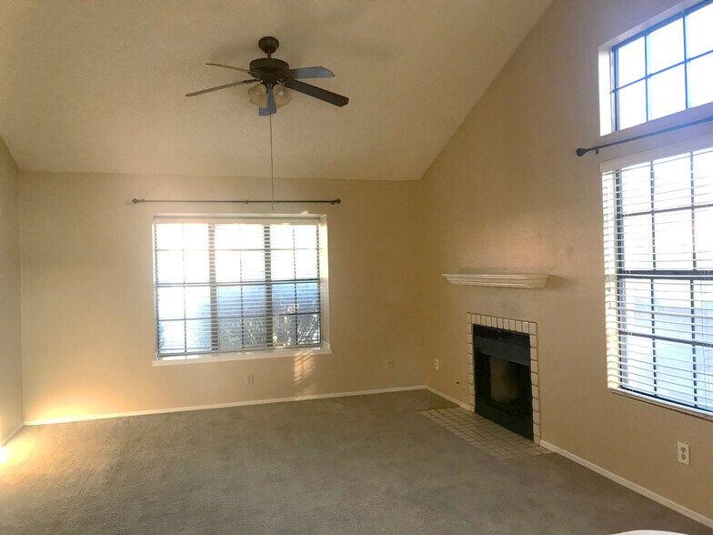 Building Photo - 4901 E Kelton Ln