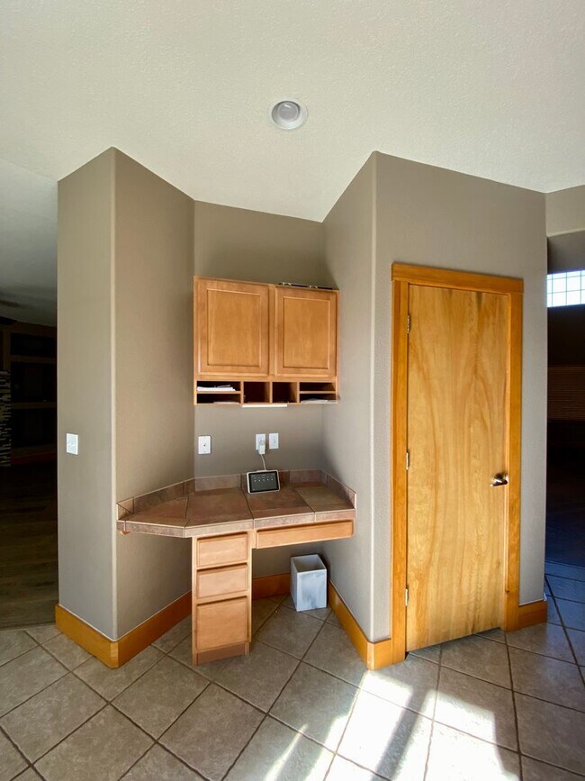 Building Photo - Immaculate 4 bed 3.5 Bath with Mountain Views and Unique Amenities!  Pet Friendly! Desirable 80922!