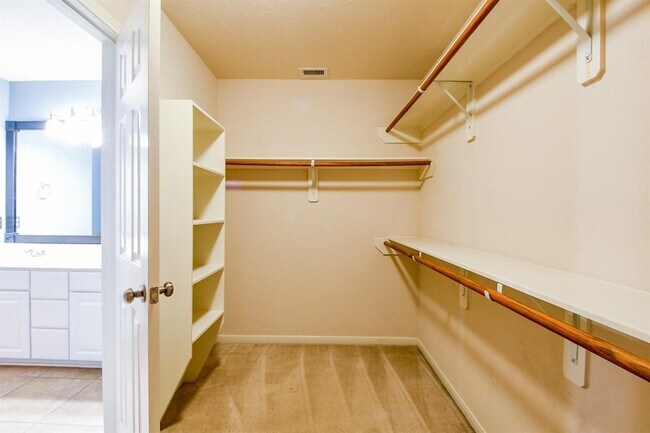 Building Photo - 4819 Fair Oak Dale Ln