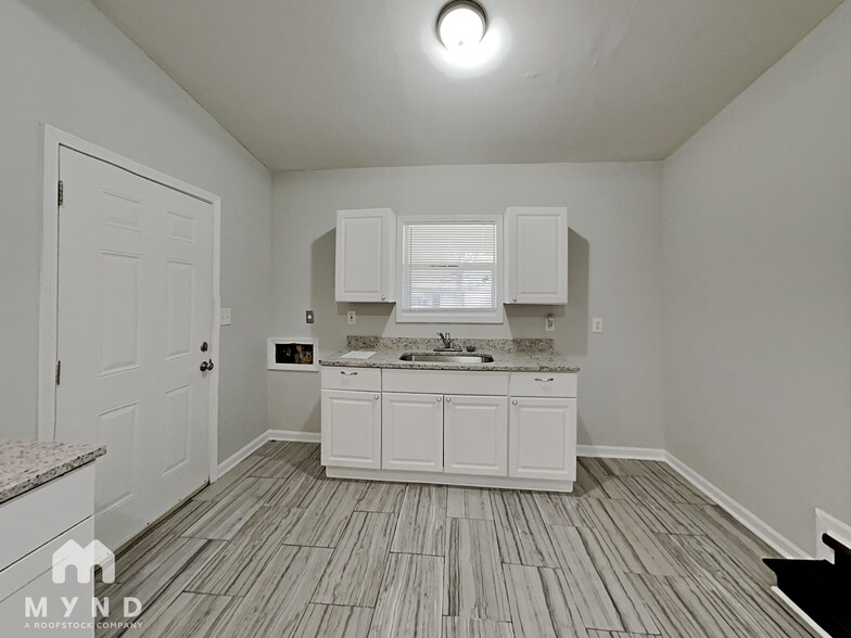 Building Photo - 3231 Tena Ruth Cove