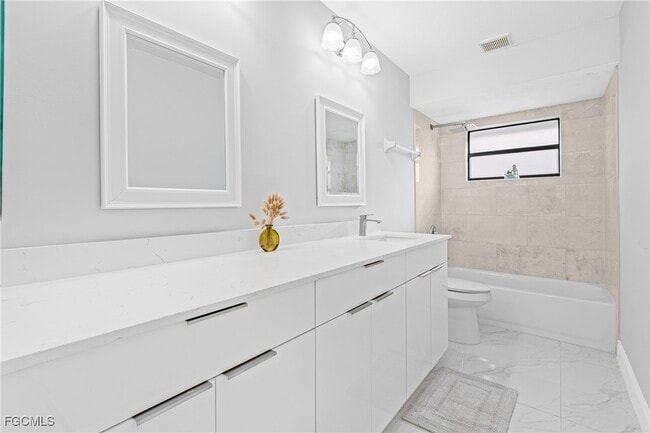 Building Photo - 12630 Kelly Palm Dr