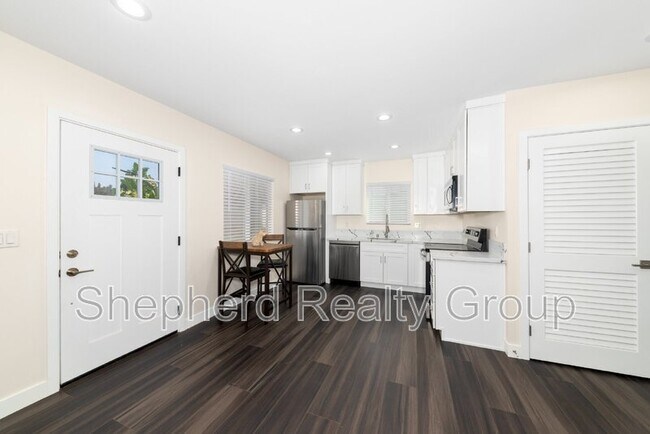 Building Photo - 130 N Lark Ellen Ave