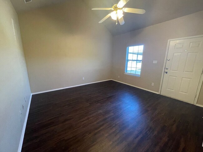 Building Photo - 105-107 Sunburst Court