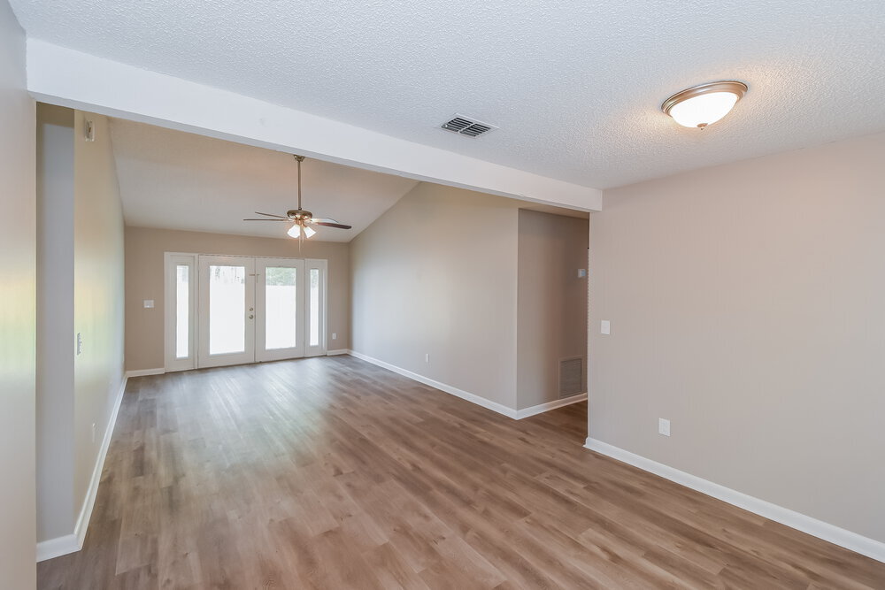 Building Photo - 3813 Tree Lake Dr