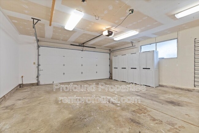 Building Photo - 5860 SW 191st Ave