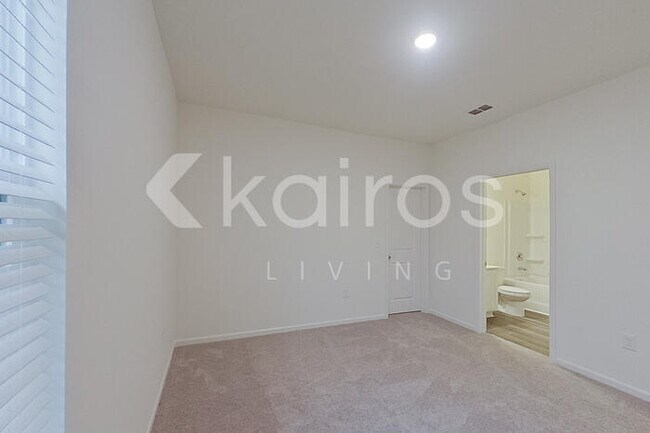 Building Photo - 653 Castillo Dr