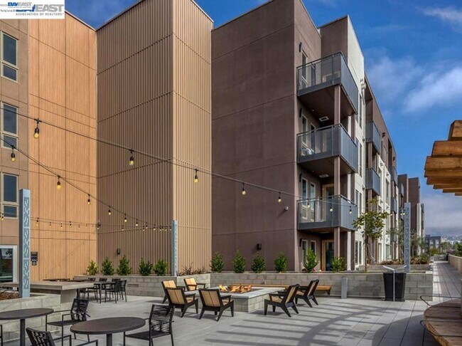 Building Photo - 3698 Vision Cmn