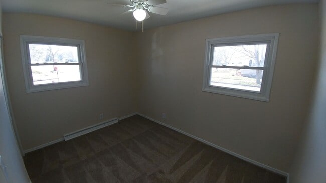 Building Photo - 3 Bedroom 1 Bath Adorable Cape Cod