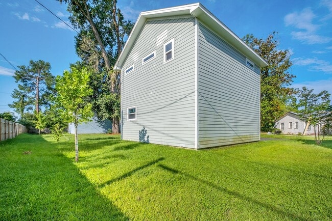 Building Photo - Modern Comfort Meets Prime Location — Stylish 2-Story Townhome