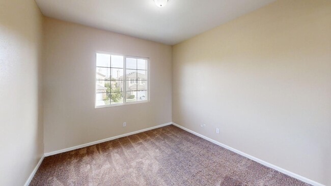 Building Photo - Beautiful Newly Upgraded 4 bedroom 3 bathr...