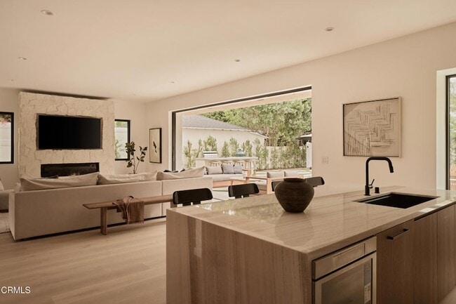 Building Photo - 11638 Kling St