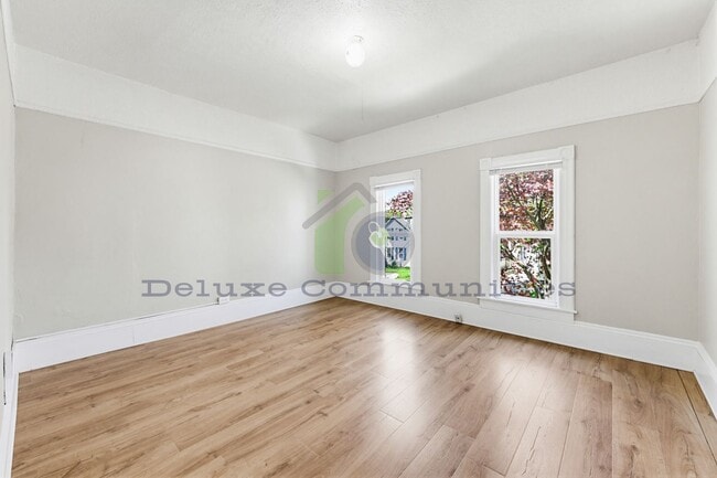 Building Photo - 934 Hovey St SW