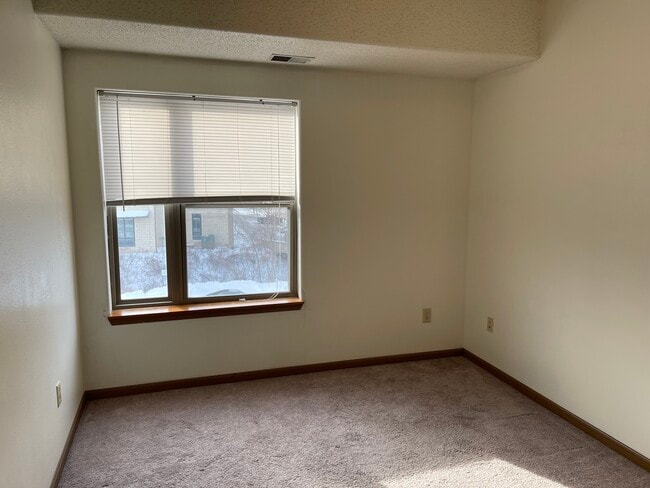 Building Photo - 417 S Gilbert St