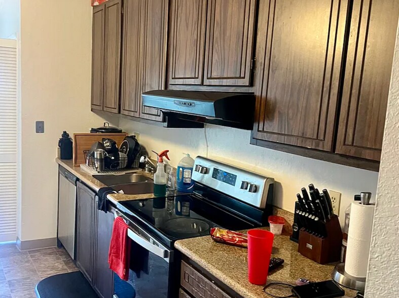 Building Photo - 9435 Maria Way