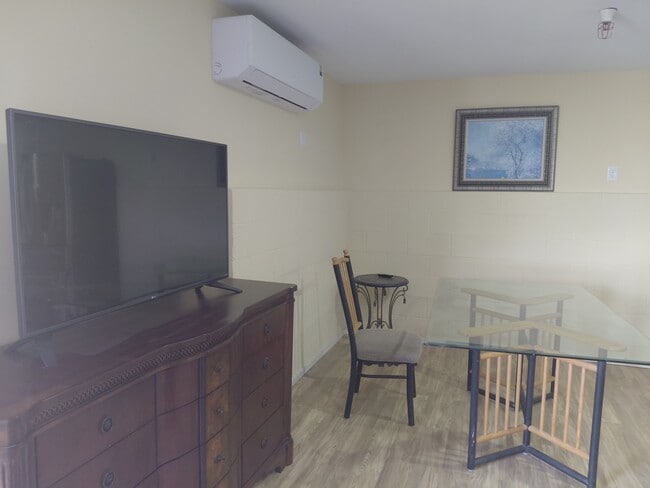 Building Photo - 401 Washingtonia Dr