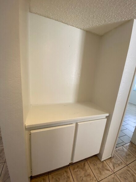 Building Photo - 1022 E Ave Q-3 Ave