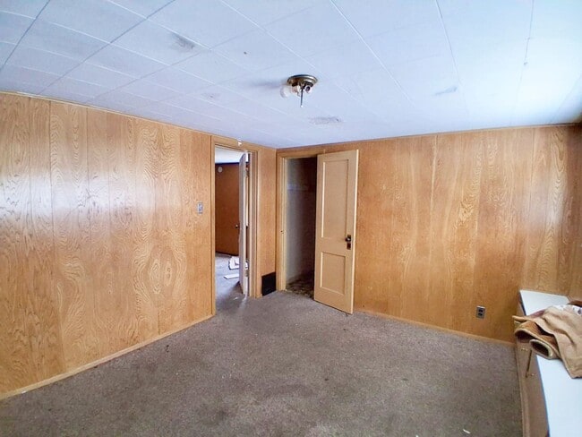 Building Photo - 4 BED, 1 BATH BEAUTIFUL SINGLE-FAMILY HOME IN CLEVELAND!