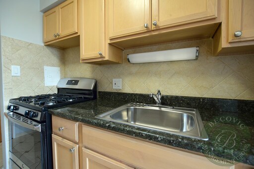 Primary Photo - 5534 N Winthrop Ave