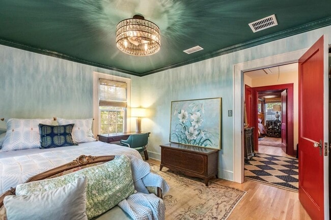 Building Photo - 821 Ingleside Ave