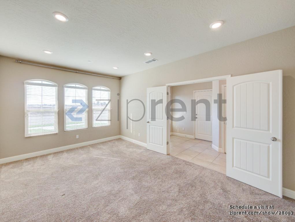 Building Photo - Unit