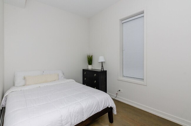 Building Photo - Recently Renovated 2 Bed 1 Bath in Great P...