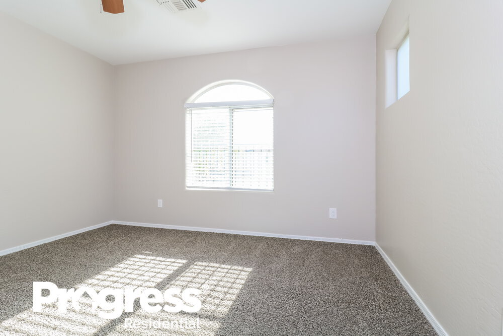 Building Photo - 111 N 65th Dr