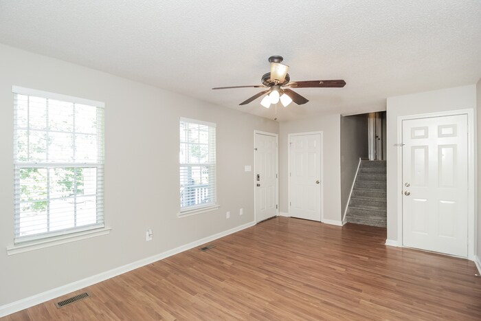 Building Photo - 661 Angela Dr