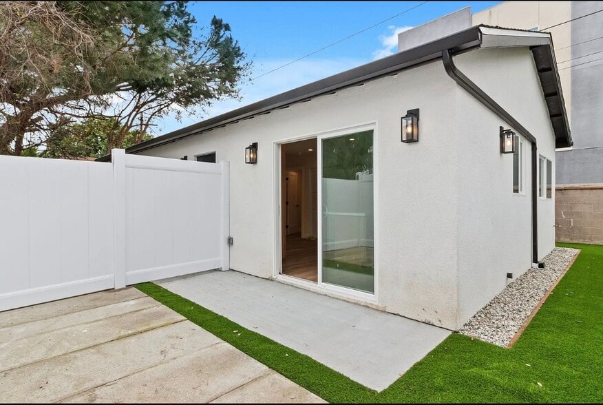 Building Photo - 6319 Camellia Ave