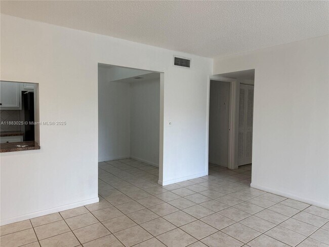 Building Photo - 1101 Green Pine Blvd