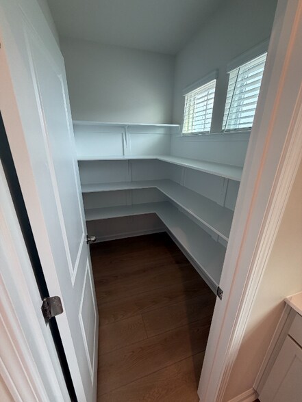 Building Photo - 1044 Zelkova Ln