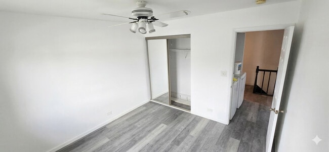 Building Photo - 325 Bayview Point