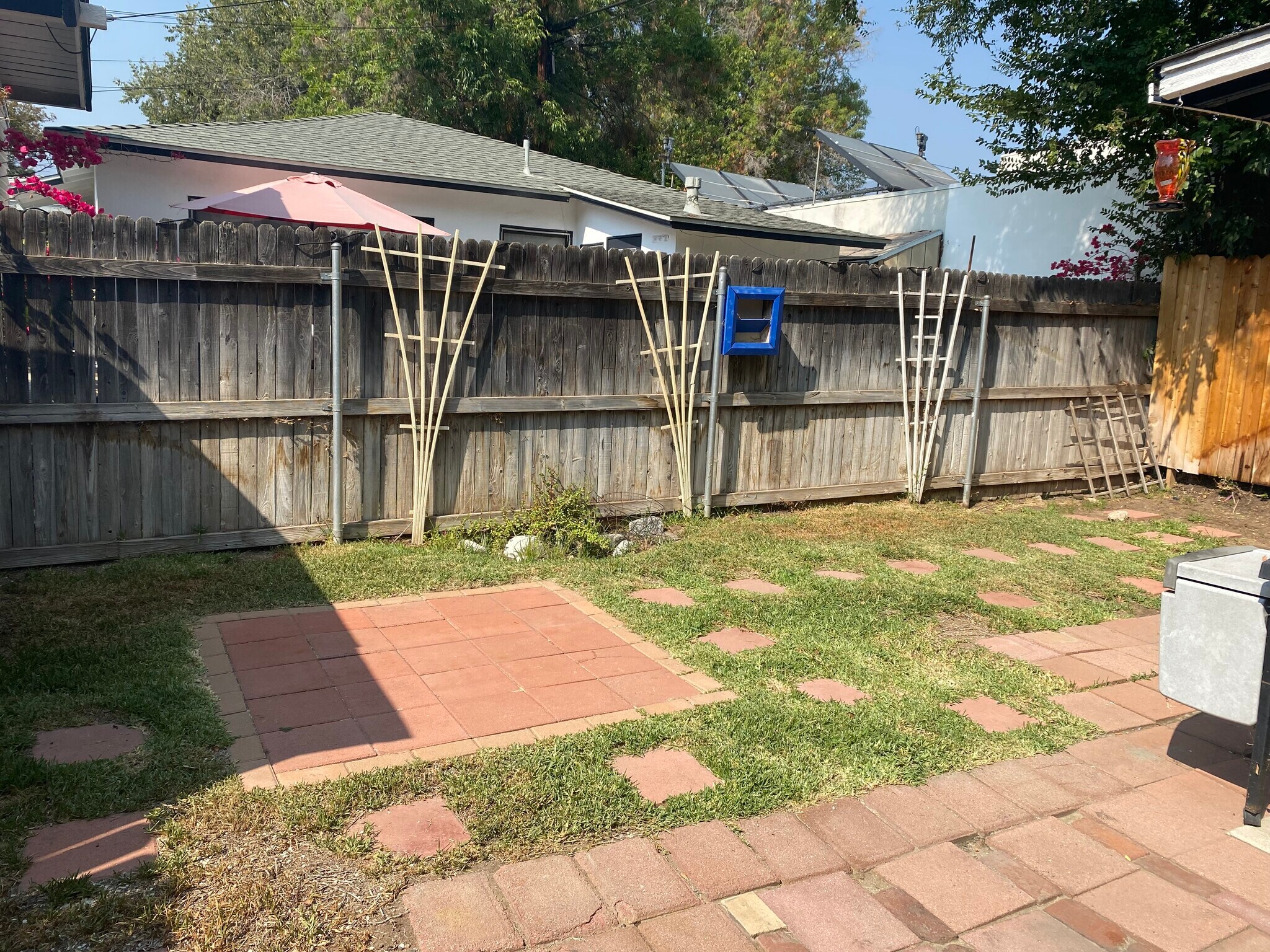 Building Photo - 152 N Bonnie Ave