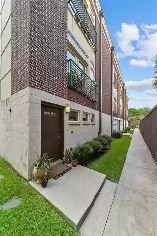 Building Photo - 5711 Ross Ave