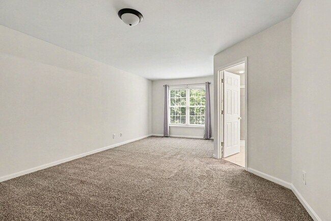 Building Photo - $2,295/Month | 3 Bed | 2.5 Bath | End-Unit Townhome in Belmont at Carmel Church | New HVAC | Wood...