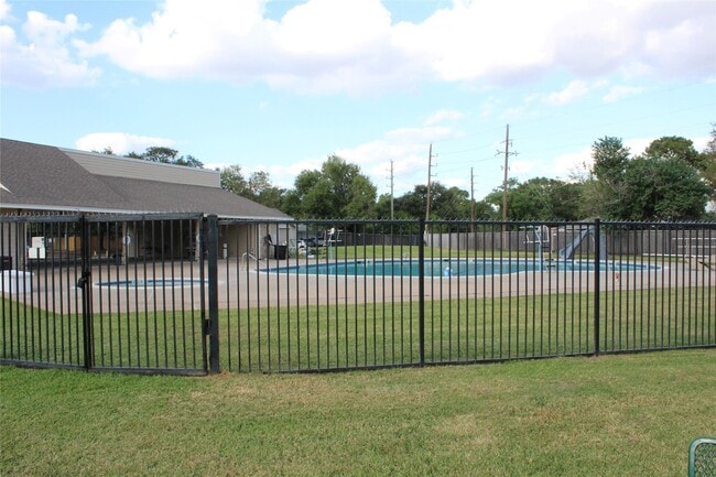 Building Photo - 9211 Golden Meadow Dr