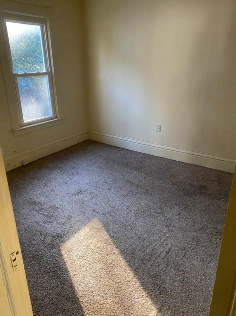 Building Photo - 384 Meek St