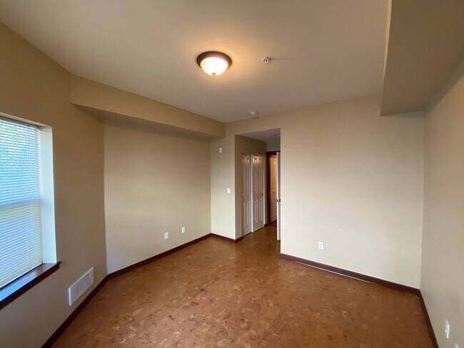 Building Photo - 259 W Bakerview Rd