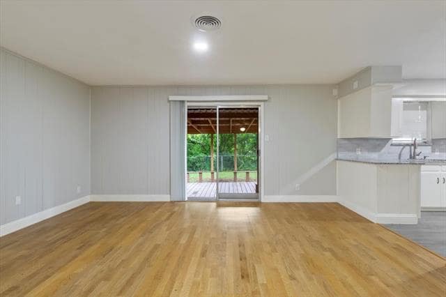 Building Photo - 100 Spinner Cir