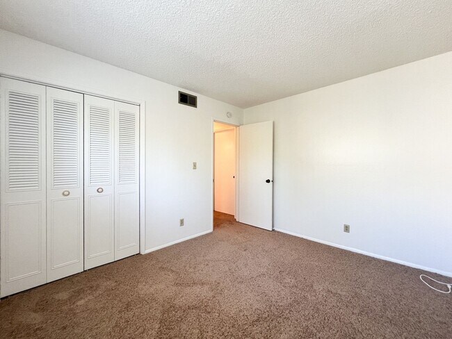 Building Photo - Two Bedroom Napa Condo