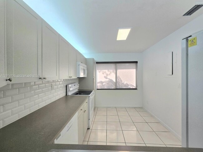 Building Photo - 15081 SW 127th Ct