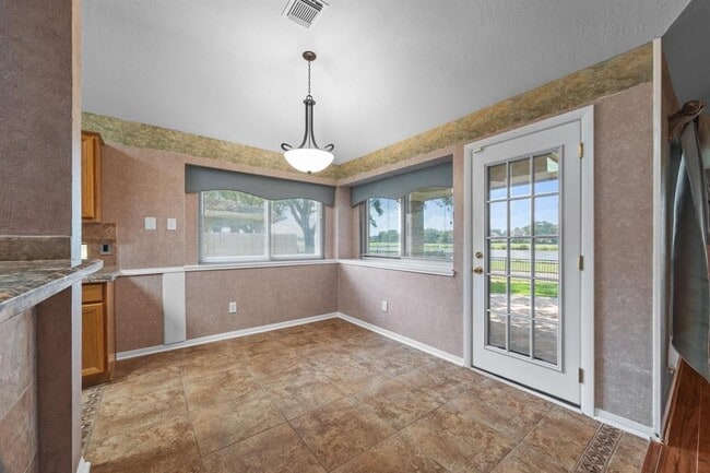 Building Photo - 2723 Shelby Dr