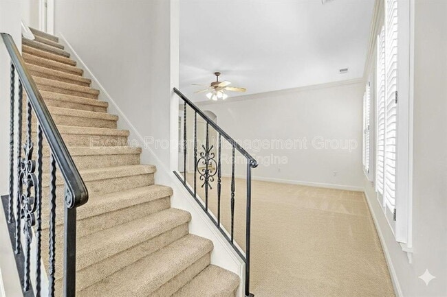 Building Photo - 7520 Crystal Lake Dr