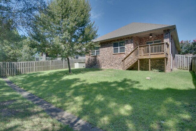Building Photo - Ashley Plantation Living — 3BR Home with Granite Countertops, Large Kitchen Island, Trey Ceilings...