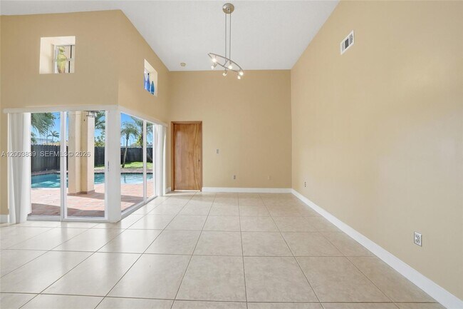 Building Photo - 631 SW 88th Ct