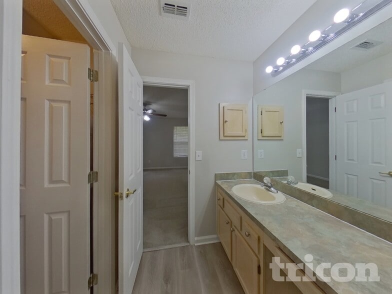 Building Photo - 11329 Hartland Rd