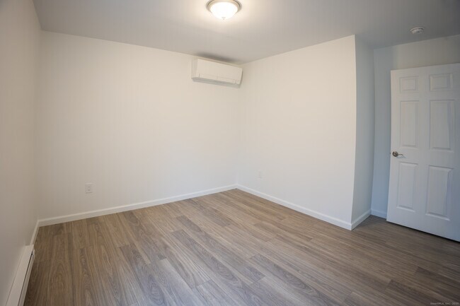 Building Photo - 154 Grove Ave