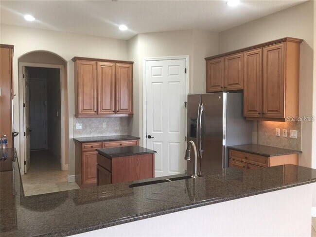 Building Photo - 5570 Rock Dove Dr
