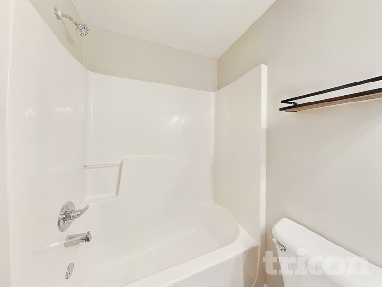 Building Photo - 310 Victory Commons Overlook