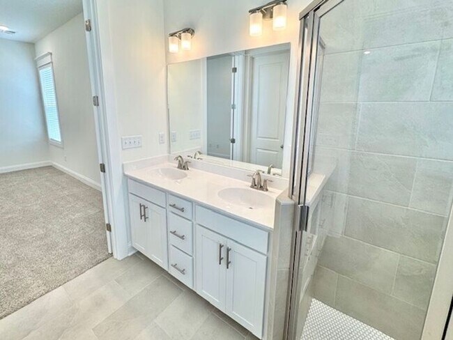 Building Photo - Now Leasing at Cedar Bluff – 4BR Townhomes...